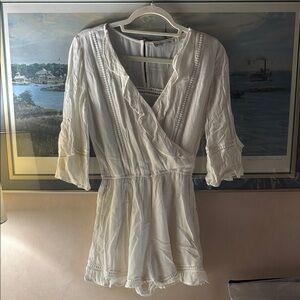 Abercrombie & Fitch White Ruffled V-Neck Romper 🤍